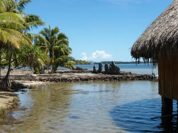 Thatched fare pote’e meeting house by the lagoon at Maeva, Huahine