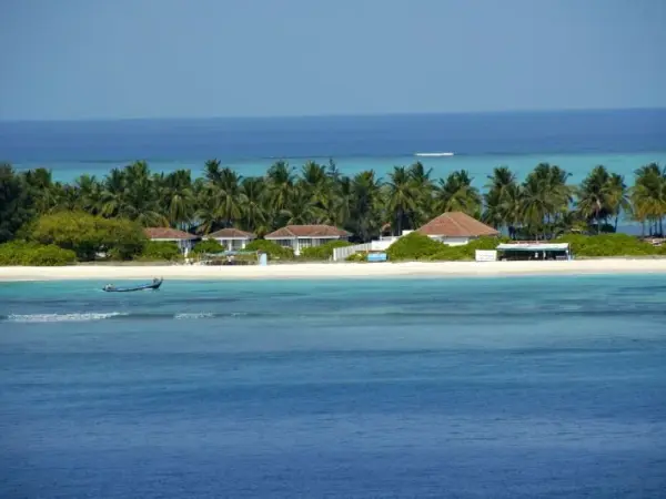 Beach cottages facing the lagoon at Kadmat Island