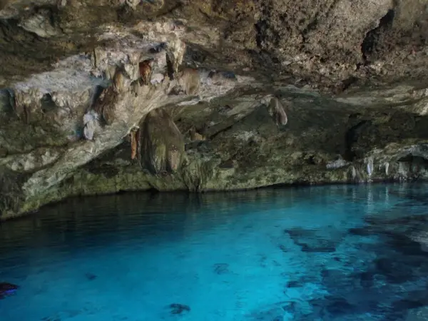 Cenote Dos Ojos, Mexico